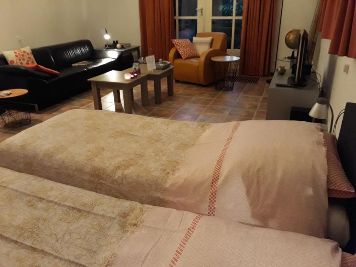 Vakantiehuisje Achter Odiliapeel Экстерьер фото