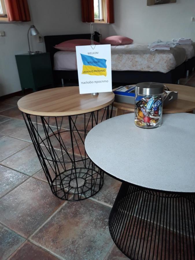 Vakantiehuisje Achter Odiliapeel Экстерьер фото